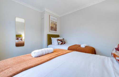 NEW 4 Beds Huge Driveway for LWBs Group Base Willenhall Bilston Junction 10 M6 A454 Keyway Junction A463- Wolverhampton Walsall--Bloxwich - I54 Business Park-Molineux Stadium - BY Samina - ARZ Stays - Regular Work & Long Stays Available - Foto 34