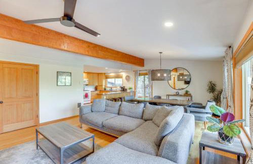 Ping-Pong and Private Hot Tub Family Cabin in Bend! - Foto 6