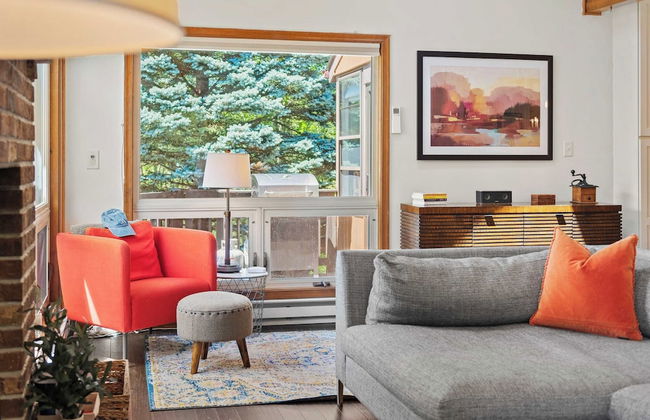 Waterside Haven by Avantstay Lakefront, Hot Tub, Game Room, Fire Pit - Photo 12