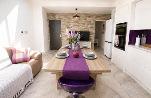 Spacious 5BR Home with Garden, Games & Parking Near Heathrow Windsor - Foto 17