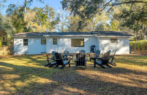 Spacious 4BD - Central Stay with Backyard & Games - Foto 21