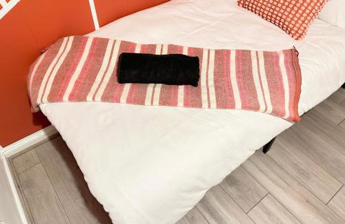 Spacious Luton Airport Accommodation - Perfect for Contractors, Families, Tourists & Long Stays - Foto 55