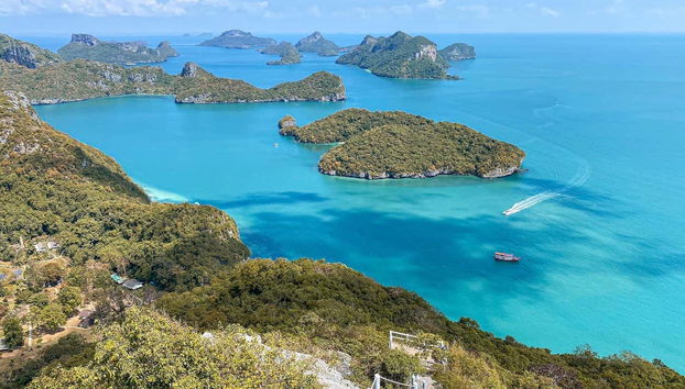 Vistas aéreas do parque Ang Thong
