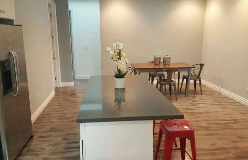 Lake Balboa Modern 4 Bedroom 3 Bath Glam Charmer - Foto 24