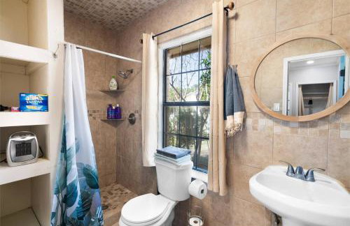 The Corniest Property in Texas ♥ 4 BR ♥ 1/4 Acre ♥ - Foto 43