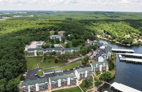 Amazing Lake Views with Pool, Loft, & Balcony - Foto 37