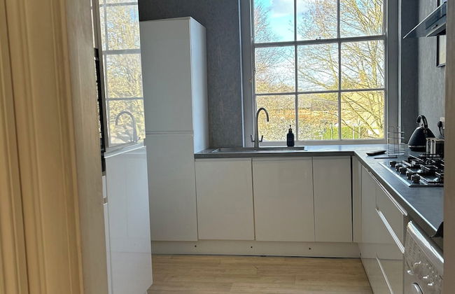 NEW! Grimsby Central, Spacious, 2 Bedrooms - Photo 5