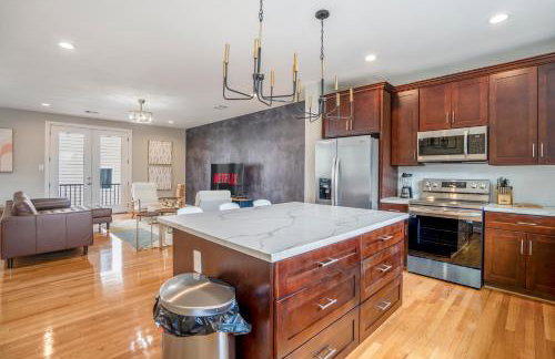 Spacious 3 Bed House near MD Anderson with Free Parking & Wi-Fi - Photo 16