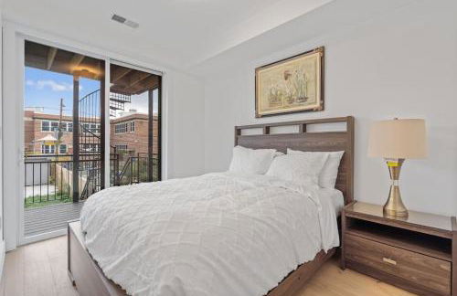 Capitol View 2 DC Townhouse Condo with Private Backyard and Garage Parking - Foto 8