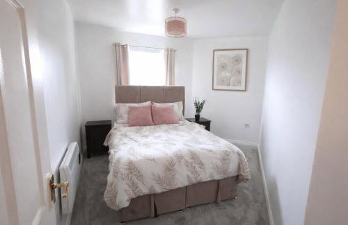 Stylish 2-Bed flat near IKEA & J9 M6 Free Parking - Foto 12