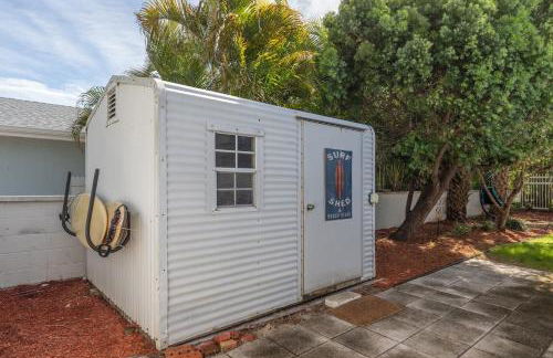 Surfs Up - retreat at the beach with heated pool - Foto 26