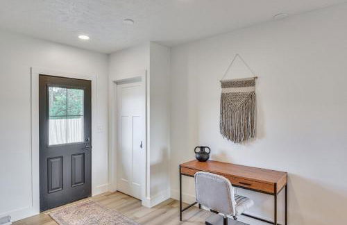 Charming Middlebury Retreat with Patio and Fire Pit - Foto 6