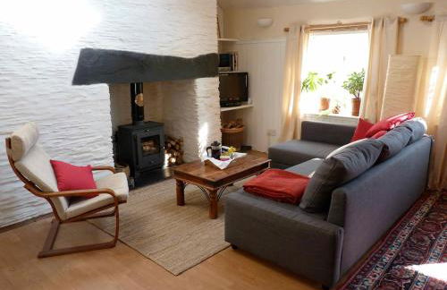 Pretty sunny cottage, Machynlleth - Photo 27