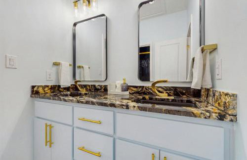 Modern Living in Texas! Home 2 Blocks to Lake LBJ - Foto 11