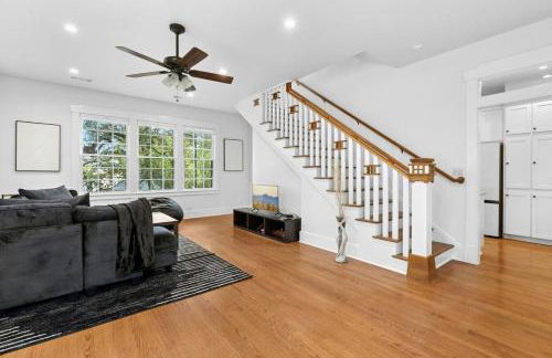 2025 New Build Victorian Gem on UT, 4BR, 2BA Downtown with Free Parking - Foto 8