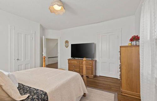 Prime West Hartford Center Location- Historic Gem - Foto 18