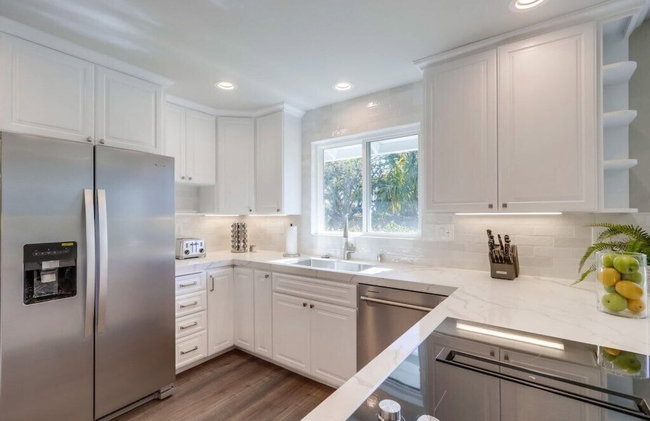 Gorgeous Upgraded 5 Bedroom & 3 Bath Home with pool - Foto 37