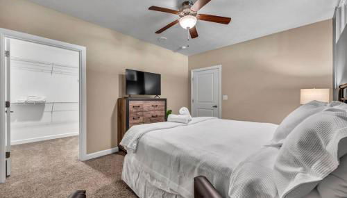 Modern Condo w/ Cathedral Views in Great Location - Foto 5