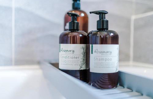 Stunning Riverside 3-Bed Home by 53 Degrees Property in Manchester with Garden & FREE Parking! - Foto 31