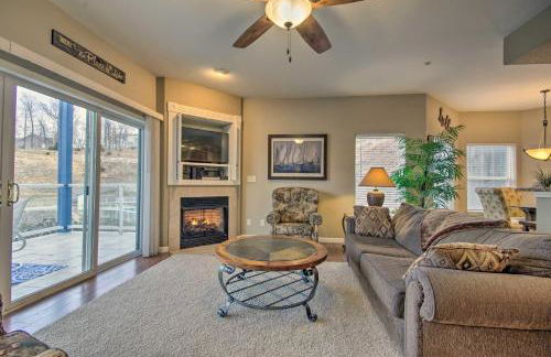 Dock, Slip and Pool Breezy Lake Ozark Escape - Foto 9