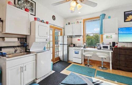 The Starlight Tower Hot Tub Suite with 8-Jet Massage Shower and Amazing Views - Foto 13