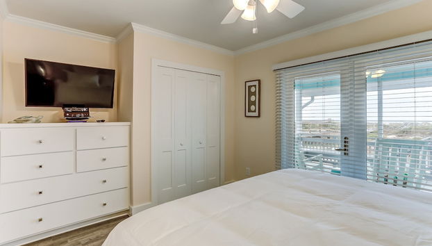 Oceanfront Beach House with Spacious Backyard by RedAwning - Foto 4, Habitación