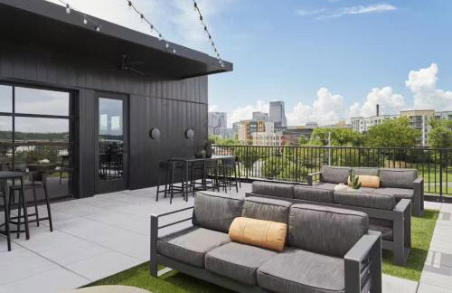 Nashville Oasis at The Muse Modern 2BR with Balcony Rooftop Views - Foto 17
