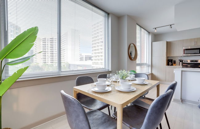 Cozy Condo Crystal City Rooftop - Photo 12