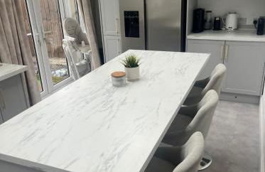 Stylish Home Away From Home! 6 Minutes from Beach! - Foto 2