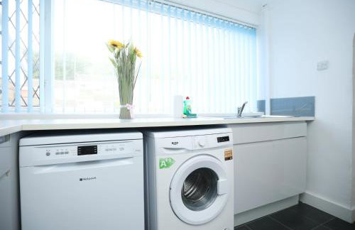 Gainsborough Place By N And N Stays Ltd, Perfect Location for Contractors and Corporate stays, Close to Cardiff Bay Area, Private Parking and fast Wifi - Foto 16