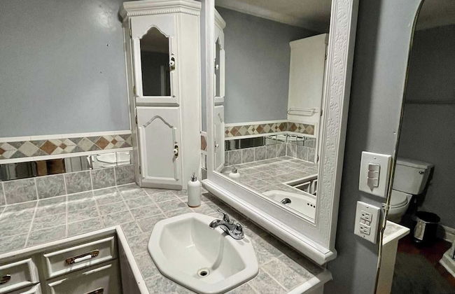 Steps From Downtown Minutes to the Airport - Photo 16