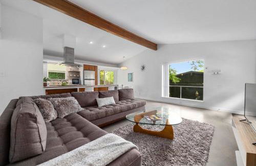 Quiet Haven with Huge Fenced Yard Fast Internet by Lodgewell - Photo 1