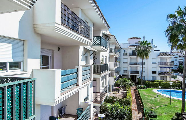 2 bedroom Apartment in Marbella with swimming pool and garden - Photo 12