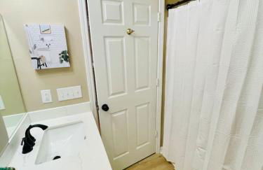 Eastgate 14B Stylish Townhouse 5 min to downtown Hammond - Foto 57