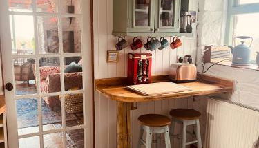 Lofthouse - secluded quirky cottage with sea views! - Foto 3