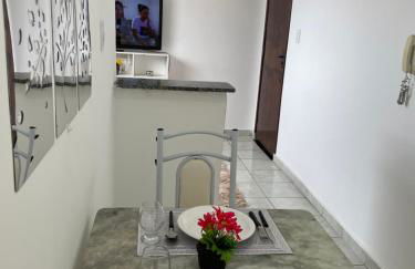 APT-10 Completo Com Ar-Condicionado Garagem Predio Central Perto de tudo - Foto 49