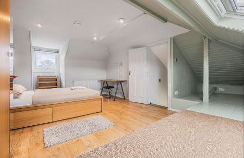 3BR flat, Free parking,Sleeps 6, 4 stops to Central London - Photo 2