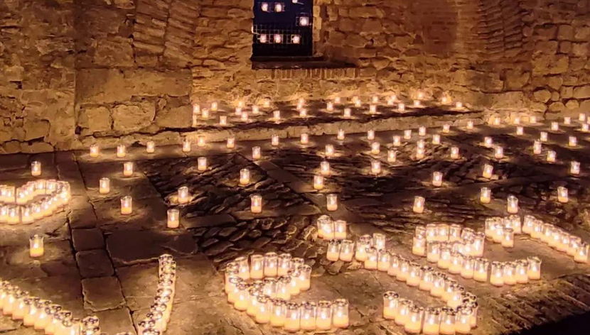 Explore this charming town at night!