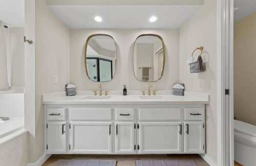 4Br Model Home w Pool and Pool table in Henderson - Foto 21