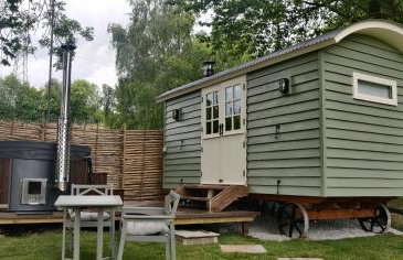 Romantic Shepherds hut with stunning sunsets - Photo 1