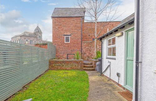 Beautiful Redbrick Home in Ruthin Centre & Parking - Photo 19