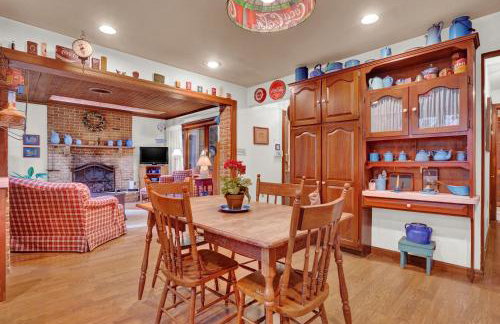 Spacious Antique Charm Home by Leavetown Vacations - Foto 23