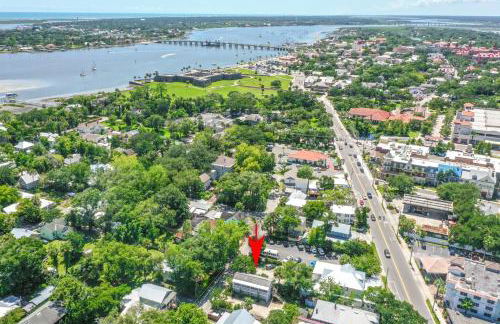 Treetop Cottage - 3 blocks from Historic District - Foto 2