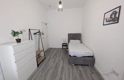 6 bedroom 6 Ensuite 1 min to M6 Jct 9 15 min to Bham - Foto 13