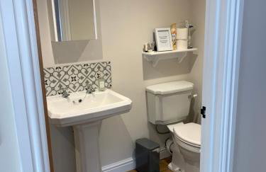 The Stables at Pentregaer Ucha, tennis court & lake - Foto 12