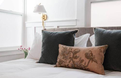 Historic Cottage + Modern Luxury • Walk to Capitol - Foto 9