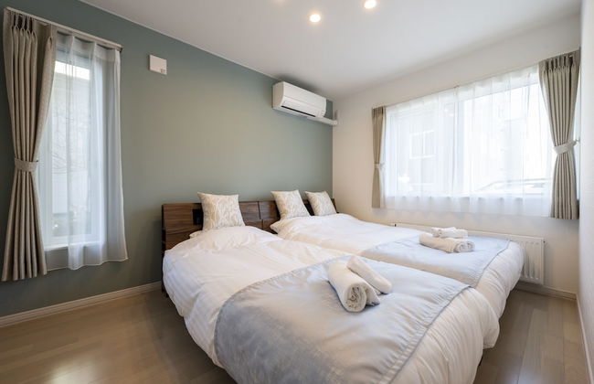 THE LUNA LOUNGE - Photo 8