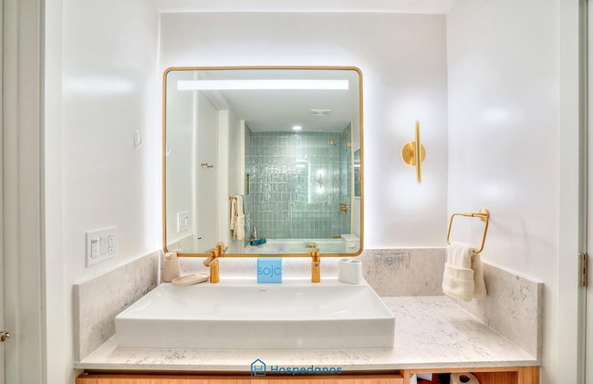 Apartment in New Luxury Condo in Downtown - Photo 45
