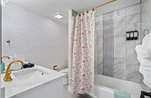 Your own 5BR Private Oasis! wPrivate PoolPickleball - Photo 23