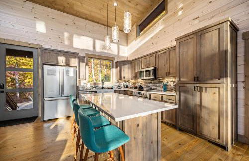 Honeysuckle Chalet - Luxe Mountain Chalet - Hot Tub, Wi-Fi, Pool Table, Party Deck, Fire Pit - 15 mins to Blue Ridge! - Foto 10